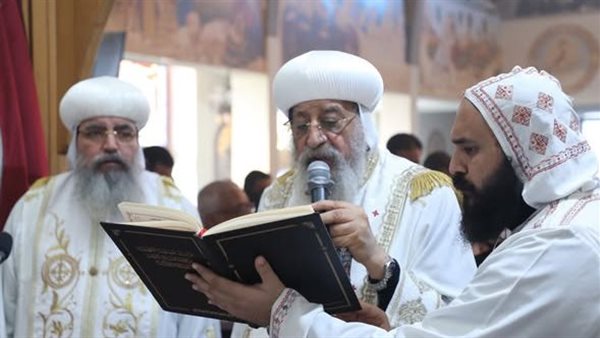 سيامة 3 كهنة بالنمسا بيد البابا تواضروس