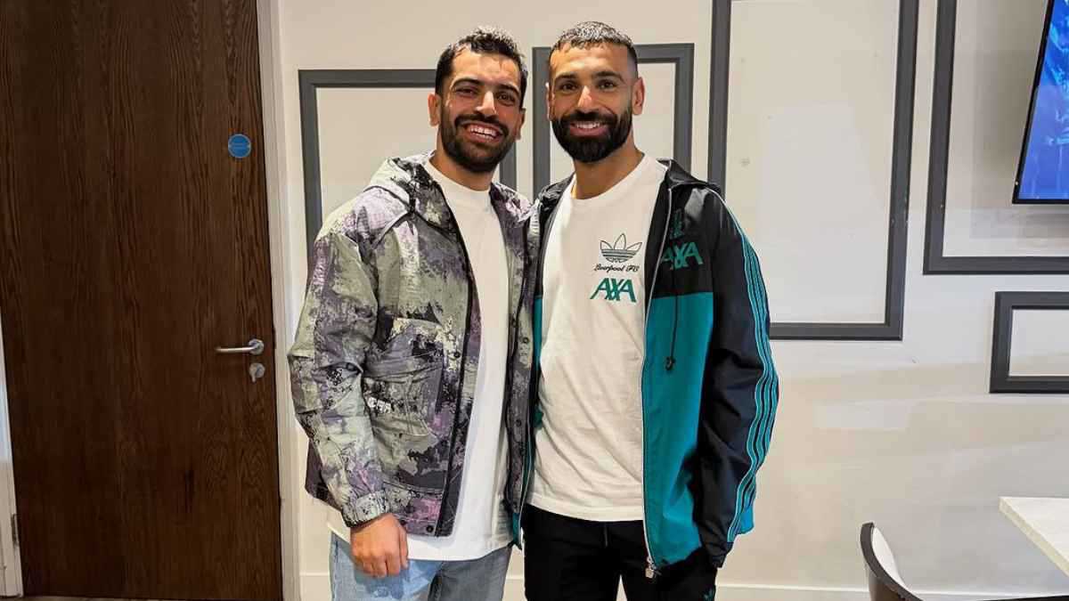 “شقيقه هو من يلعب هذا الموسم”.. أسطورة ليفربول يهاجم محمد صلاح