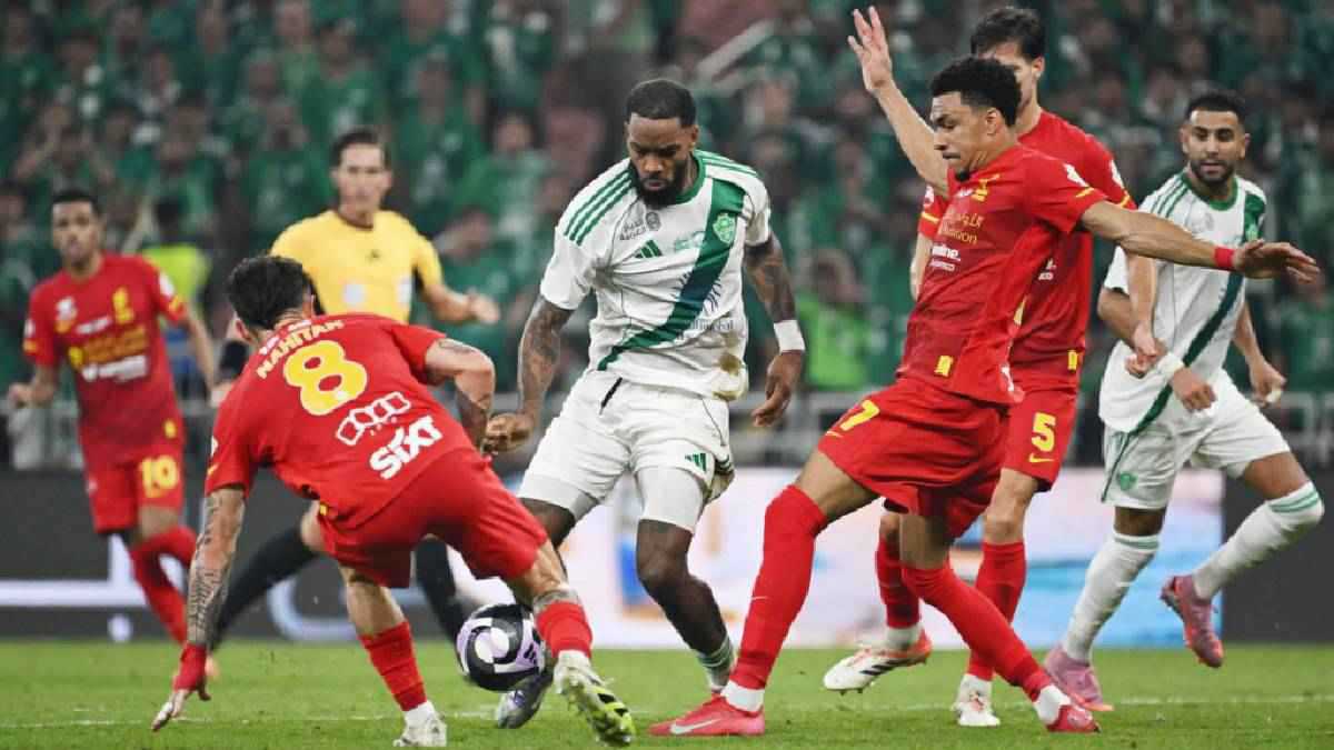 صدمة.. خطأ إداري فادح قد يتسبب في اعتبار الأهلي السعودي خاسرا أمام القادسية