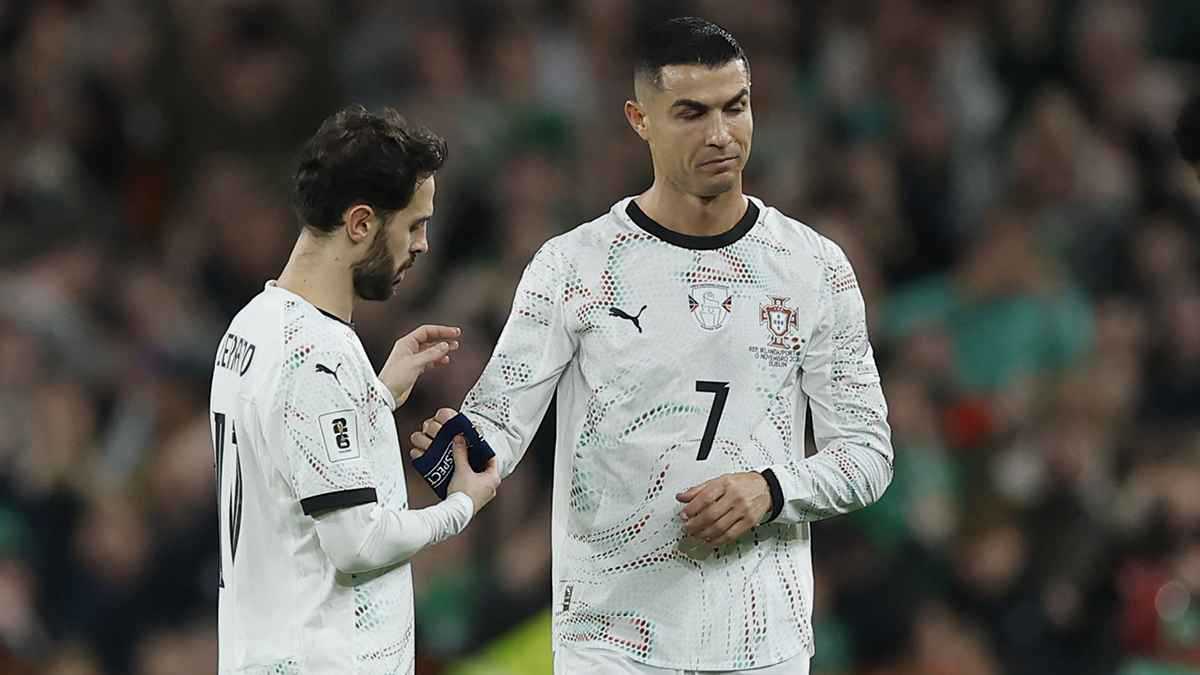 ضرب منافسه بقوة.. طرد كريستيانو رونالدو من مباراة البرتغال وأيرلندا (فيديو)