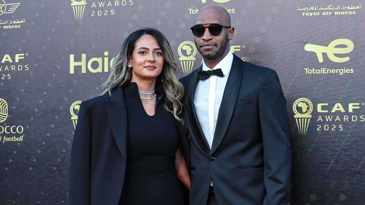 ظهور نادر.. زوجة شيكابالا ترافقه في حفل جوائز الكاف (صور)