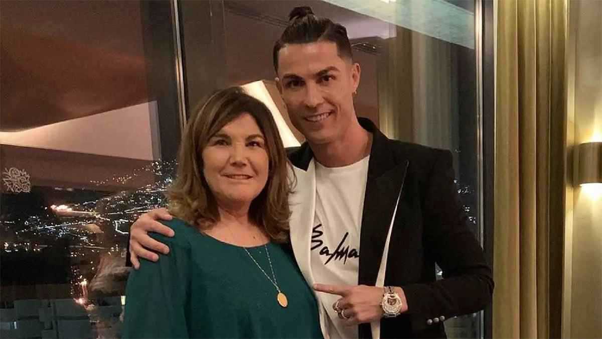 عاشت لحظات مرعبة.. والدة كريستيانو رونالدو تنجو من حادث طائرة (فيديو)