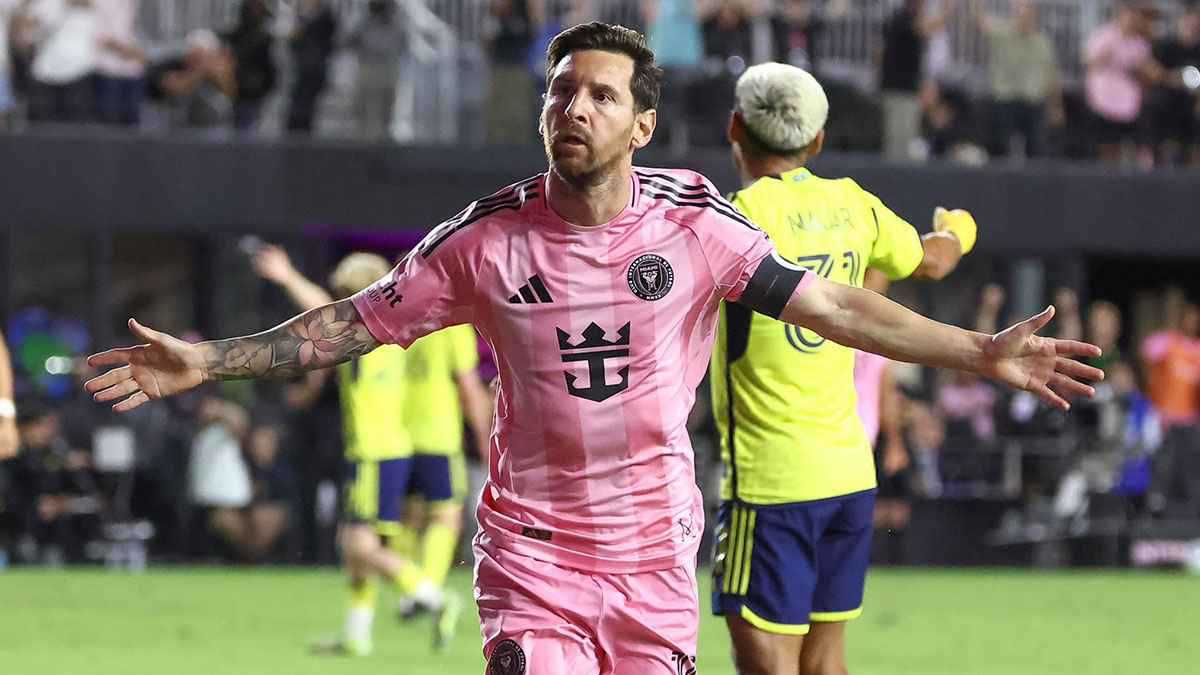 على طريقة والده.. نجل ميسي يسجل هدفا رائعا من ضربة حرة مباشرة (فيديو)