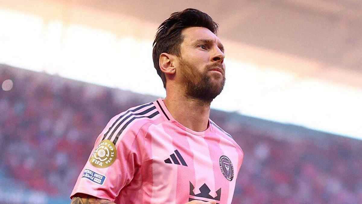 فابريزيو رومانو يحسم الجدل حول انتقال ميسي إلى غلطة سراي