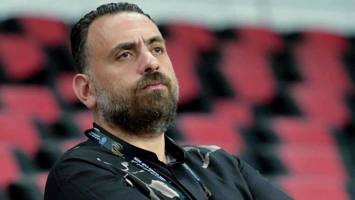 فجّر غضب جون إدوارد.. الزمالك يعاقب “الجاسوس”