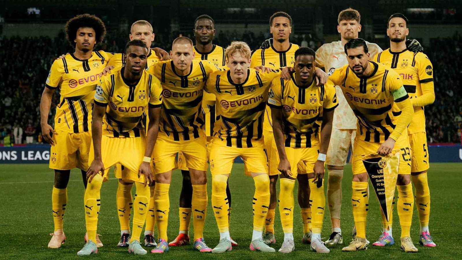 “فضيحة جديدة”.. شقيق نجم دورتموند يشن هجوما على “كاف” بسبب حكيمي وصلاح