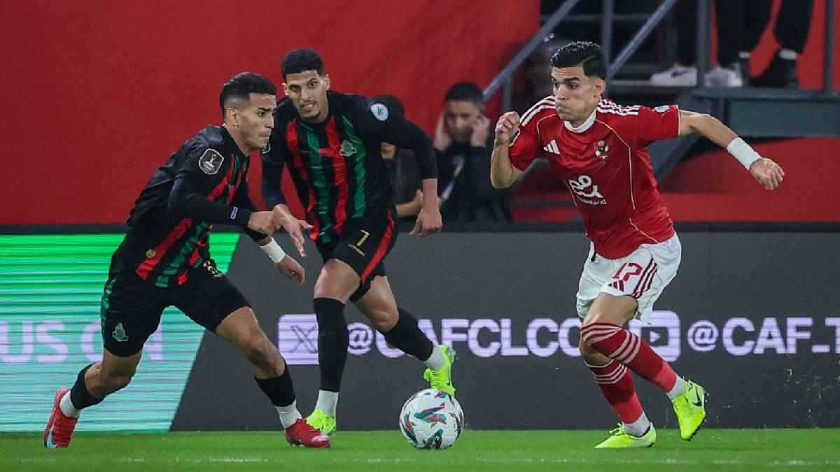 فيديو يكشف سر الاشتباك الكبير بين لاعبي الأهلي والجيش الملكي (شاهد)