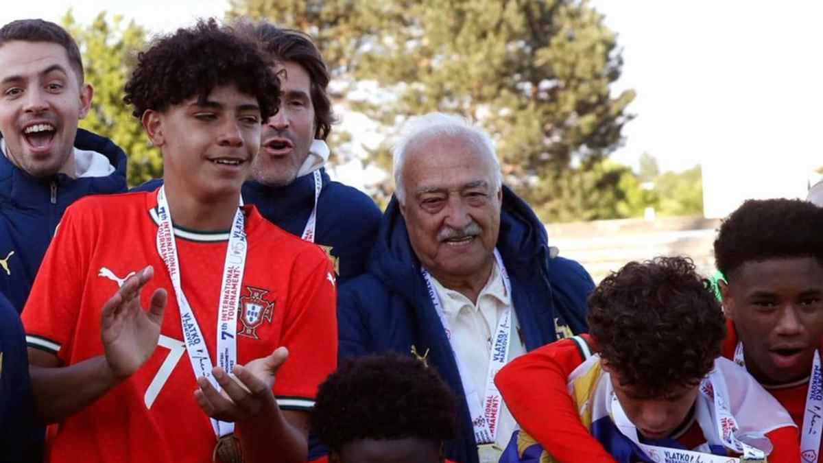 كريستيانو جونيور يتوج بأول ألقابه مع منتخب البرتغال (صور)