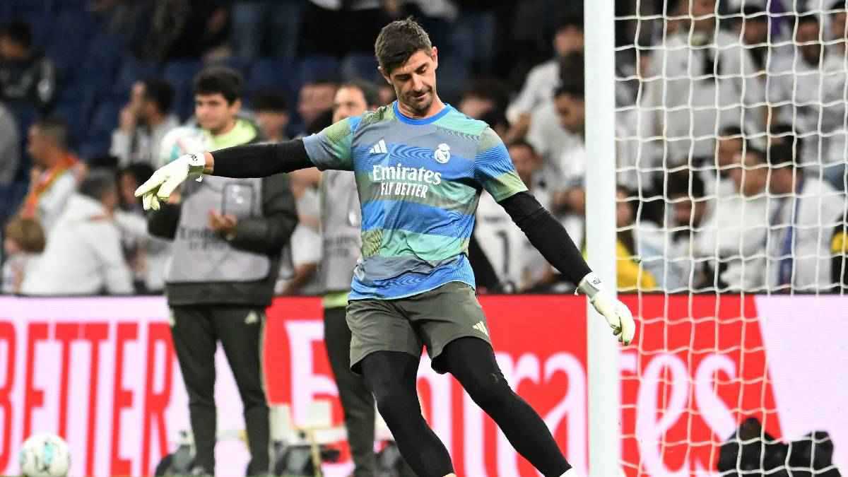 كورتوا يختار أفضل 3 حراس مرمى في العالم