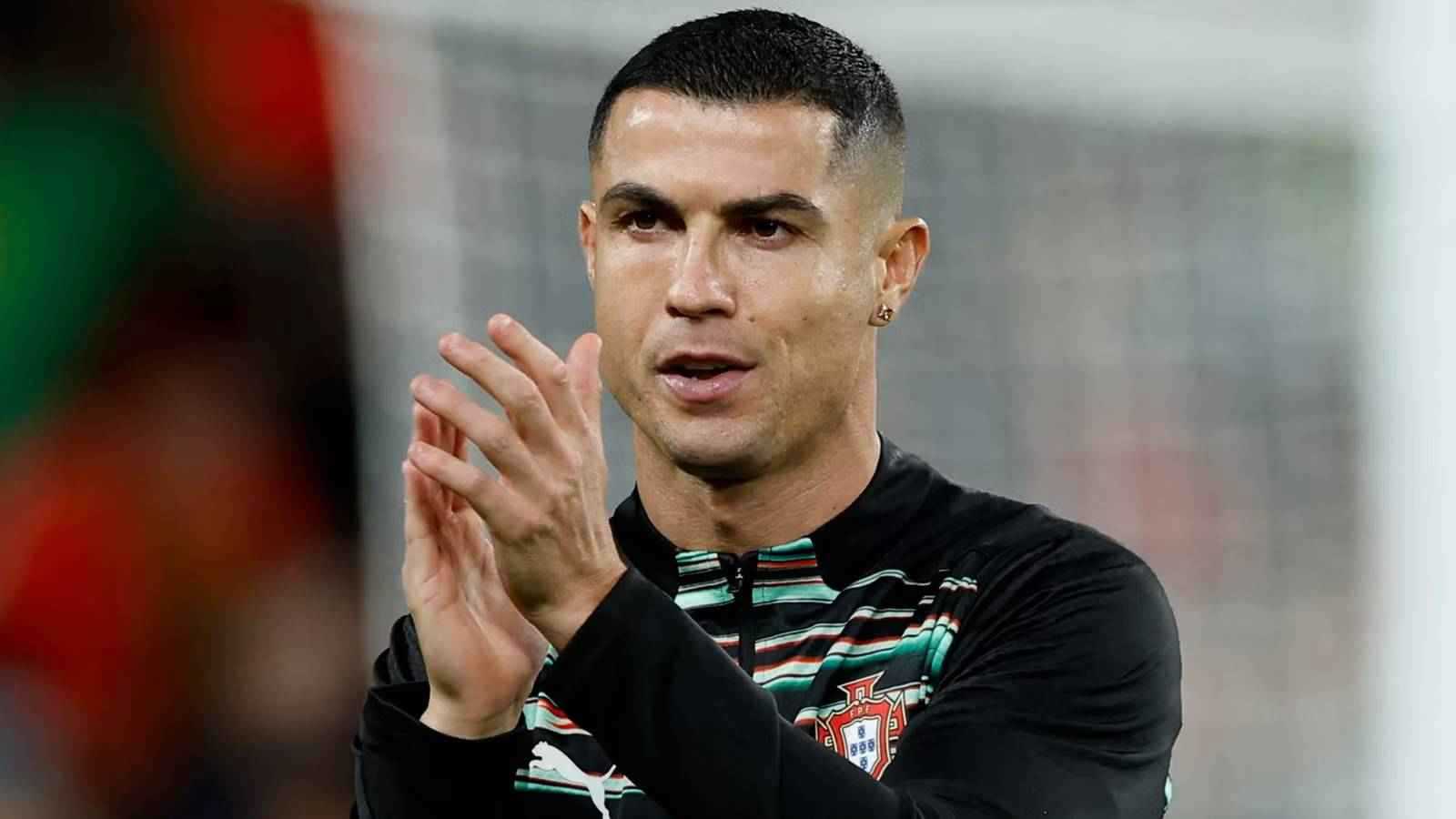 لأول مرة.. كريستيانو رونالدو يثير جدلا بـ”مشروب شهير” قبل مباراة أيرلندا (فيديو)