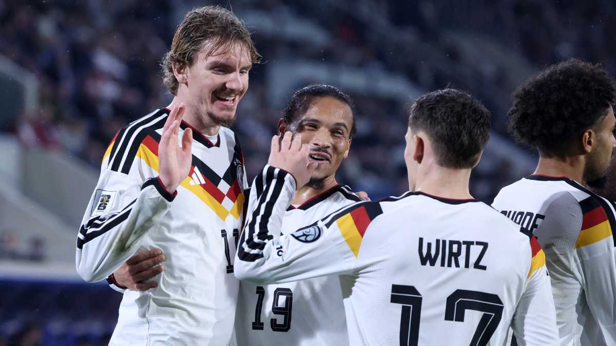 لاعب درجة ثالثة.. هجوم عارم على نجم ليفربول