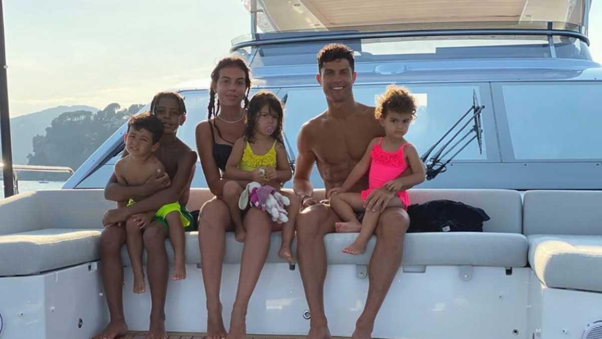 ما حقيقة شراء كريستيانو رونالدو يختا من تونس؟