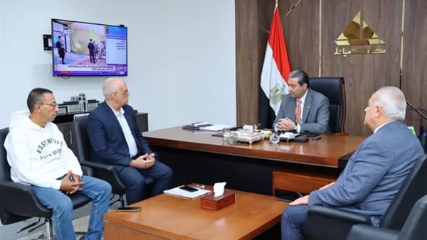 محافظ دمياط يناقش خطة توصيل الغاز الطبيعي لمدينة رأس البر وتوسيع شبكة الغاز