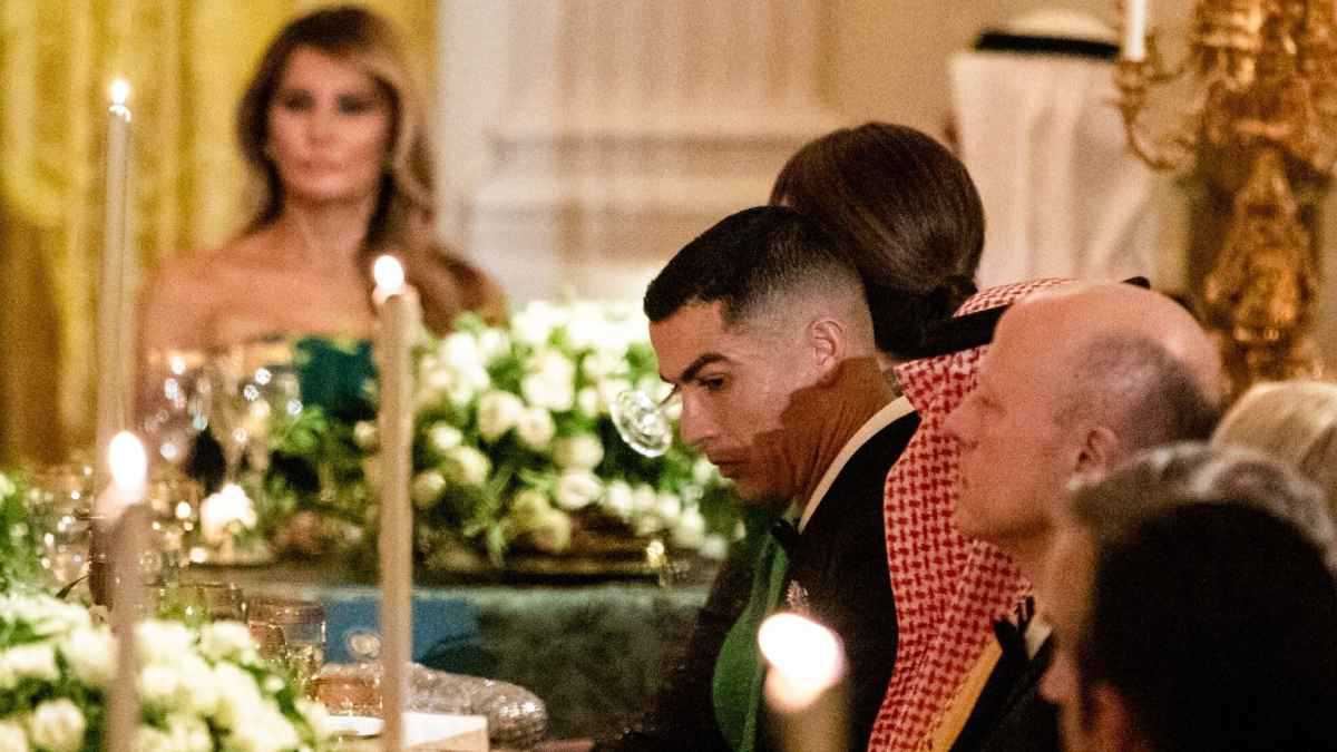 مع جورجينا وإيلون ماسك.. كريستيانو رونالدو يلتقط “سيلفي” رائعًا في البيت الأبيض