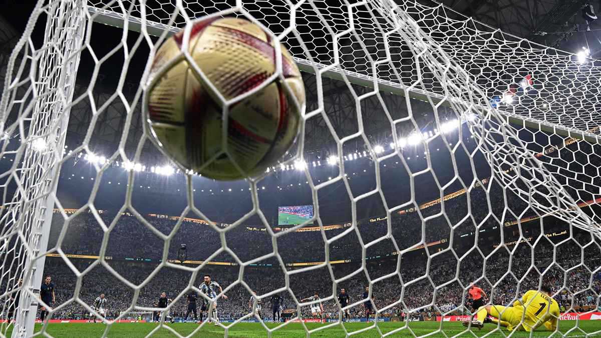 من هو أفضل مهاجم في تاريخ كرة القدم؟