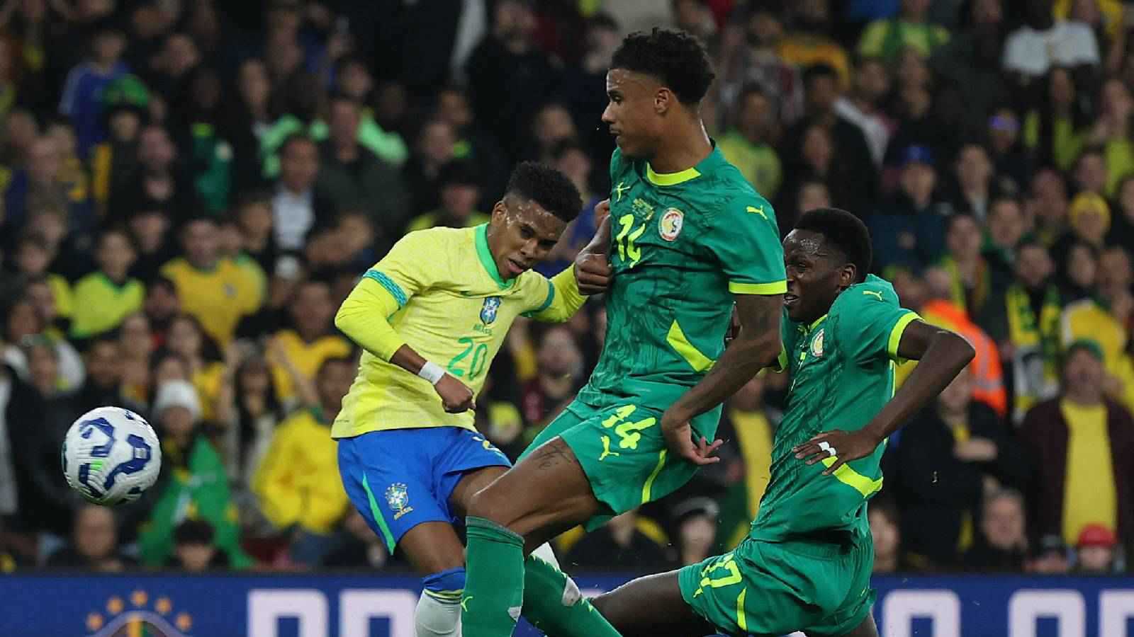 منتخب البرازيل يتجاوز “الضربة اليابانية” ويعبر عقبة السنغال (فيديو)