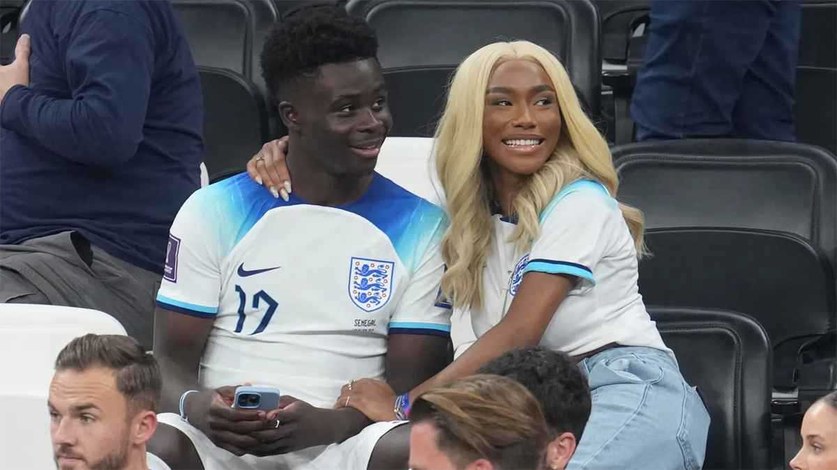 منحها خاتما ضخما.. بوكايو ساكا يخطب صديقته في أشهر فندق بلندن (فيديو)