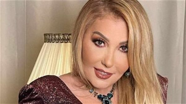 نادية الجندي تخطف الأنظار بإطلالة أنيقة تجمع بين الكلاسيكية والعصرية