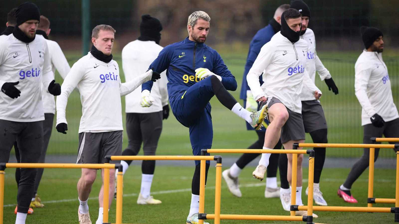 نجم توتنهام يقرر اعتزال كرة القدم والتفرّغ لمهنة “غريبة” (صورة)