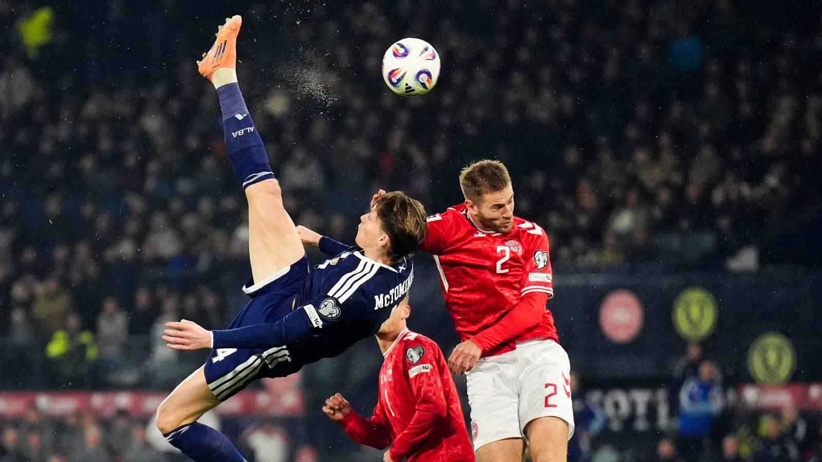 نجم منتخب اسكتلندا يحطم رقمًا فريدًا لكريستيانو رونالدو