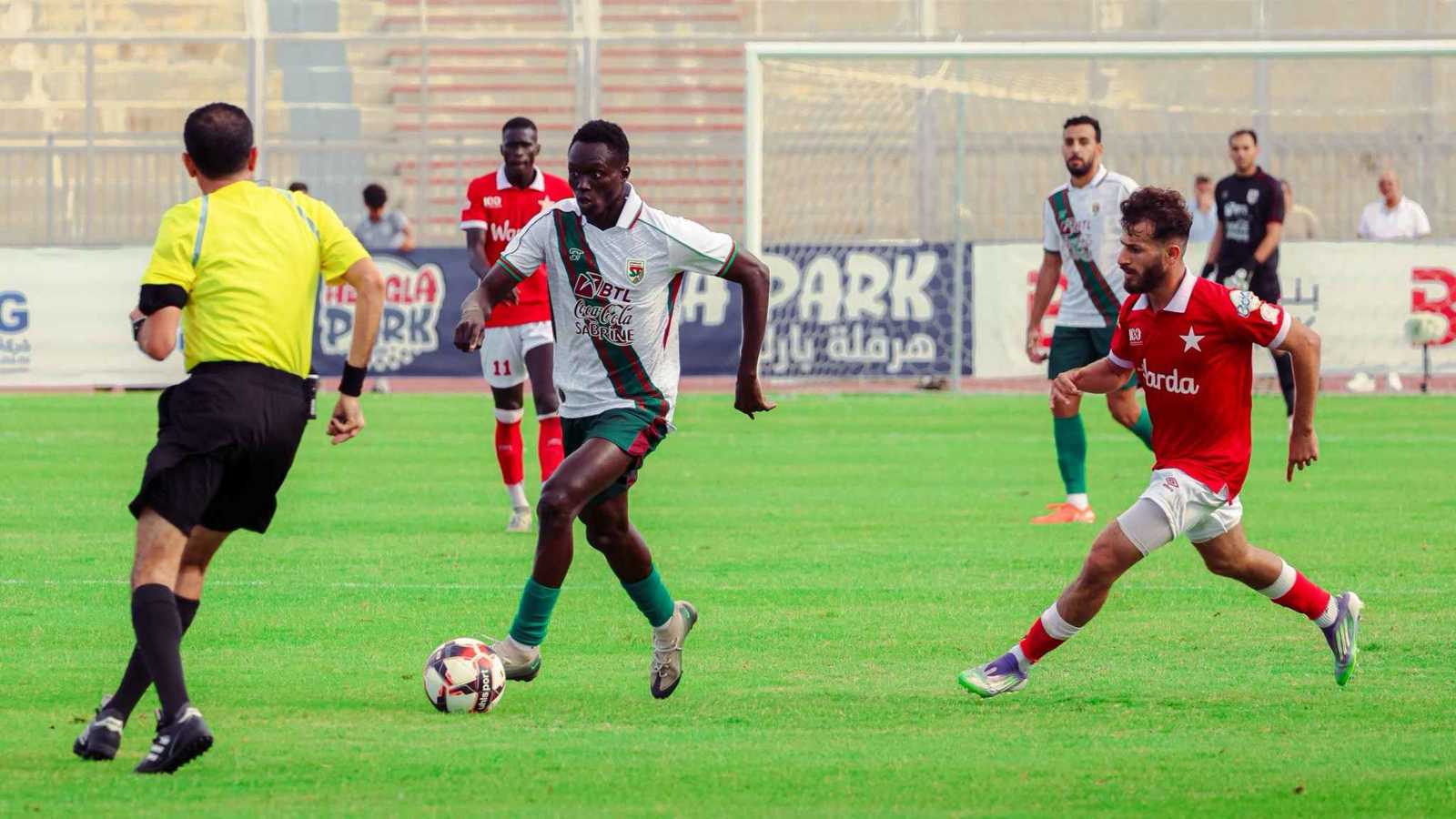 “نعطوهم المال لمنعهم من الإغراءات”.. مسؤول بناد تونسي يفجّر ضجة بسبب أداء الحكام