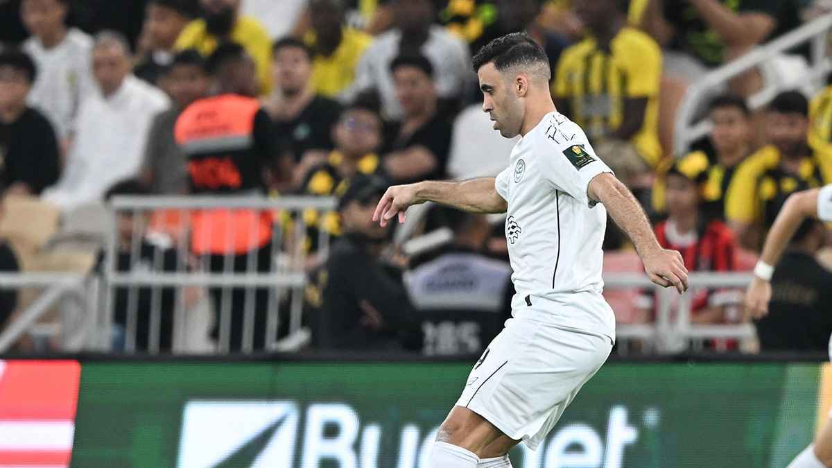 هل تسبب الهلال في منع مشاركة عبدالرزاق حمدالله مع الشباب؟