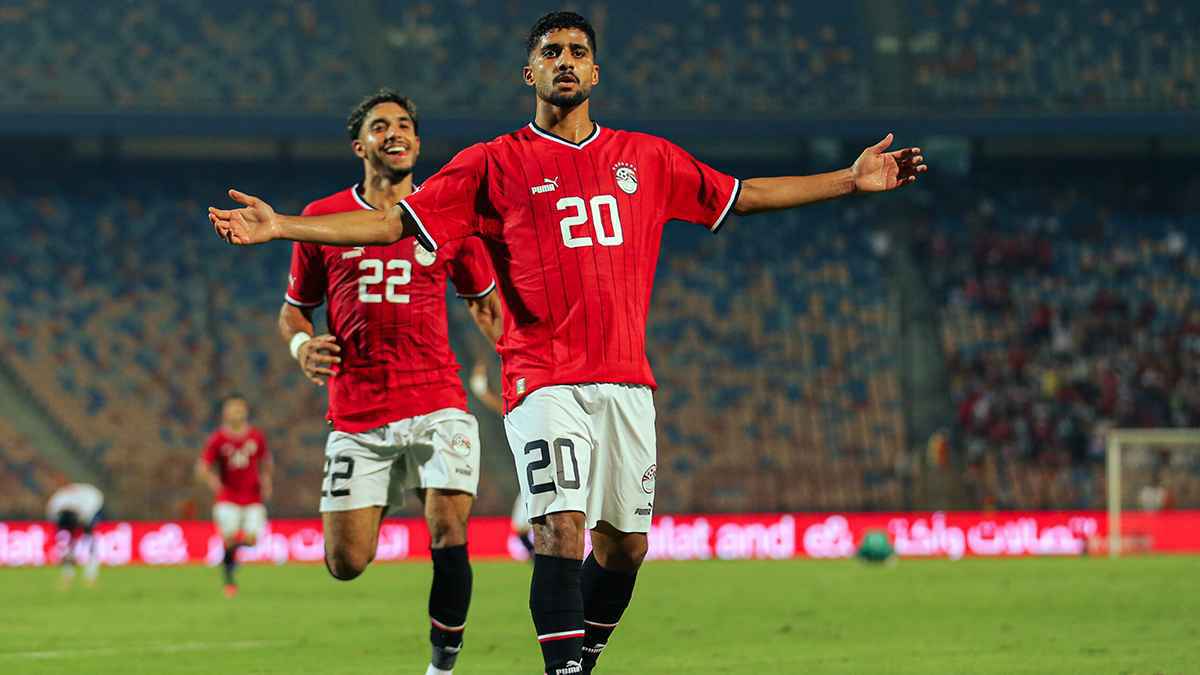 هل يوجد بند يمنع إبراهيم عادل من الانتقال إلى الأهلي؟ بيراميدز يوضح