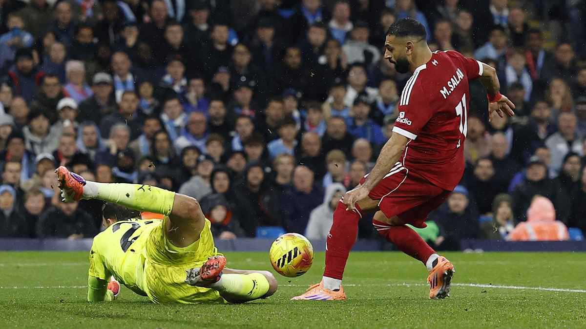 “هناك شيء غير طبيعي مع صلاح” أسطورة الدوري الإنجليزي يحذر ليفربول
