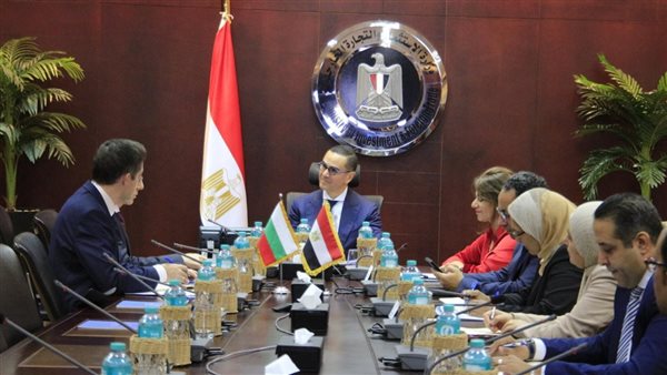 وزير الاستثمار يلتقي سفير بلغاريا بالقاهرة لبحث سبل تعزيز العلاقات الاقتصادية بين البلدين