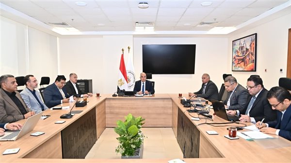 وزير الري يتابع أعمال إحلال وصيانة المنشآت المائية
