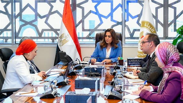 وزيرة البيئة تبحث خطة تطوير مركز التميز للتغيرات المناخية والتنمية المستدامة