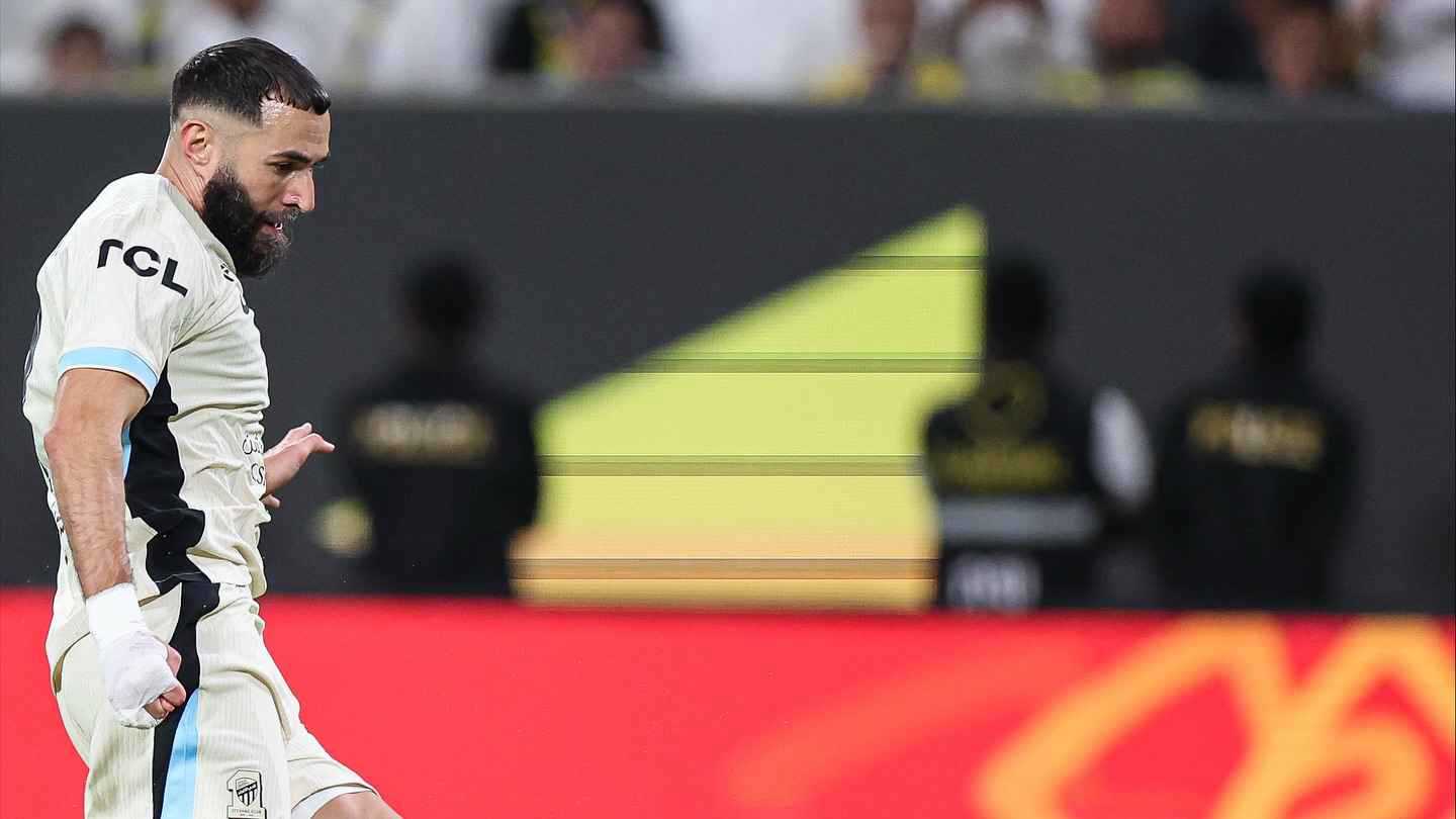 يتصدرها كريستيانو رونالدو.. بنزيما يختار “تشكيل الأحلام”