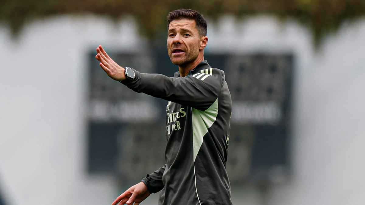 يدعم اللاعبين بشكل سري.. أول مسؤول كبير في ريال مدريد ينقلب على تشابي ألونسو