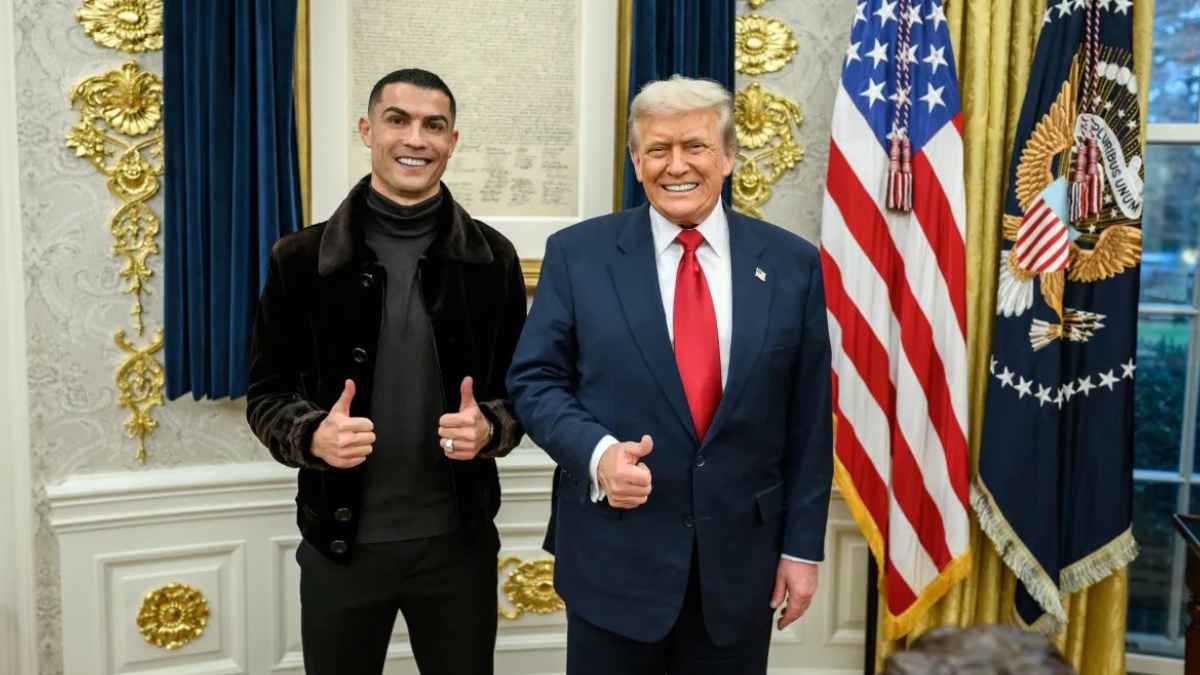 يلعبان الكرة في المكتب البيضاوي.. ترامب ينشر فيديو بالذكاء الاصطناعي مع رونالدو