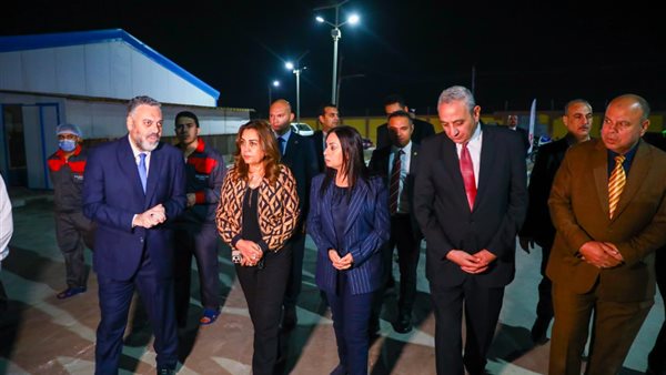 وزيرتا التنمية المحلية والتضامن ومحافظ الغربية يتفقدون محطة طنطا لإنتاج البيض بعد تشغيلها