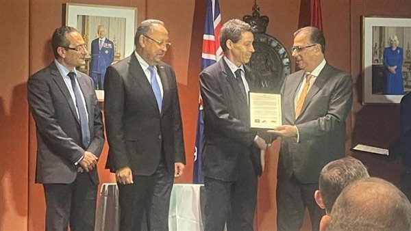 نائب وزير الخارجية يختتم زيارته لسيدني ويلتقى الجالية المصرية