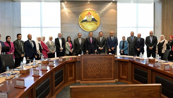 رئيس الوزراء يستعرض عدداً من ملفات عمل مركز المعلومات الداعمة لجهود الدولة التنموية