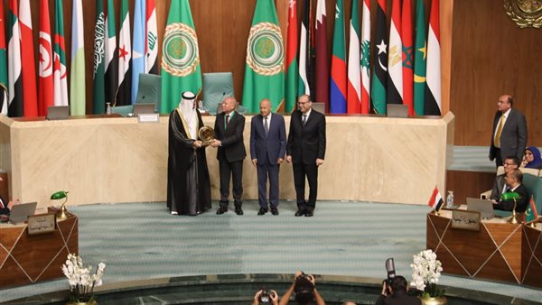 محافظ القاهرة يفوز بجائزة التميز الحكومى العربى كأفضل محافظ على مستوى الدول العربية