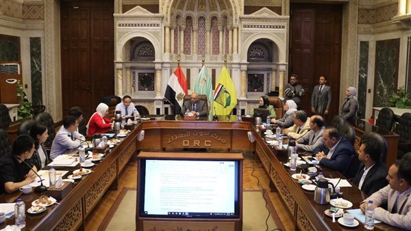 “بحوث الصحراء” يستقبل وفداً رفيع المستوى من جامعة چينچو الصينية لتعزيز التعاون العلمي