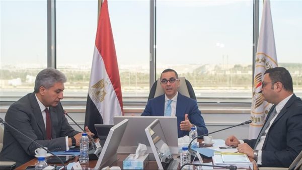 وزير الإسكان يؤكد أهمية تعزيز الشراكة بين القطاعين العام والخاص