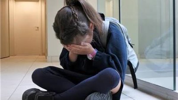 فرد أمن بمدرسة خاصة بالتجمع يتحـ.ـرش بـ4 صغار فى كي جي