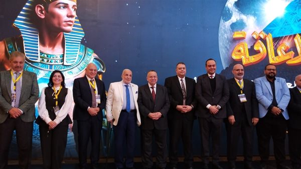 تكريم نقيب الأشراف تقديرًا لإسهاماته الإنسانية ودوره في محاربة التطرف