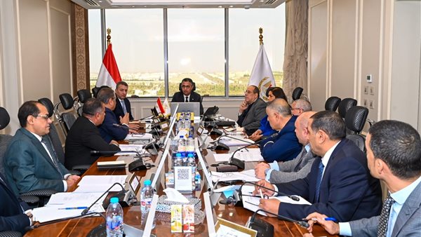 وزير التموين يعقد اجتماعًا مع الرؤساء التنفيذيين لشركات المطاحن التابعة للشركة القابضة للصناعات الغذائية