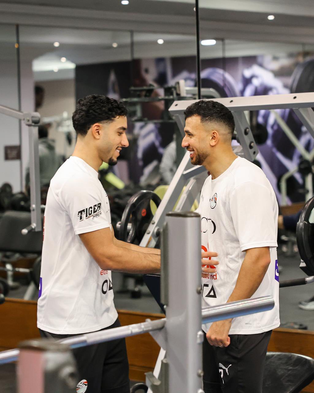 May be an image of one or more people, beard, people bodybuilding, activewear and text that says '金 TIGER T ت ్నದ سم ض Eu nd A لل'