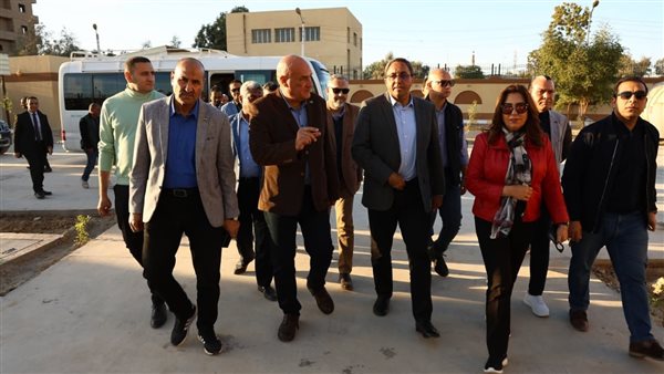 وزيرة التنمية المحلية ومحافظ قنا يتفقدان مشروع تطوير كورنيش النيل بقنا
