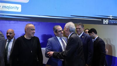 العاصمة الإدارية تهنئ حسن مصطفى بعد نجاحه برئاسة الاتحاد الدولي لكرة اليد