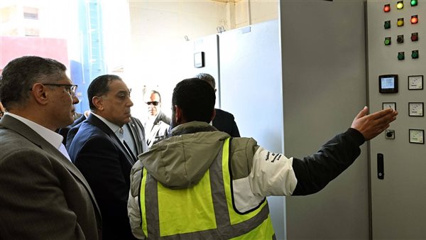 رئيس الوزراء يتفقد محطة رفع “الفهميين” للصرف الصحي بالصف