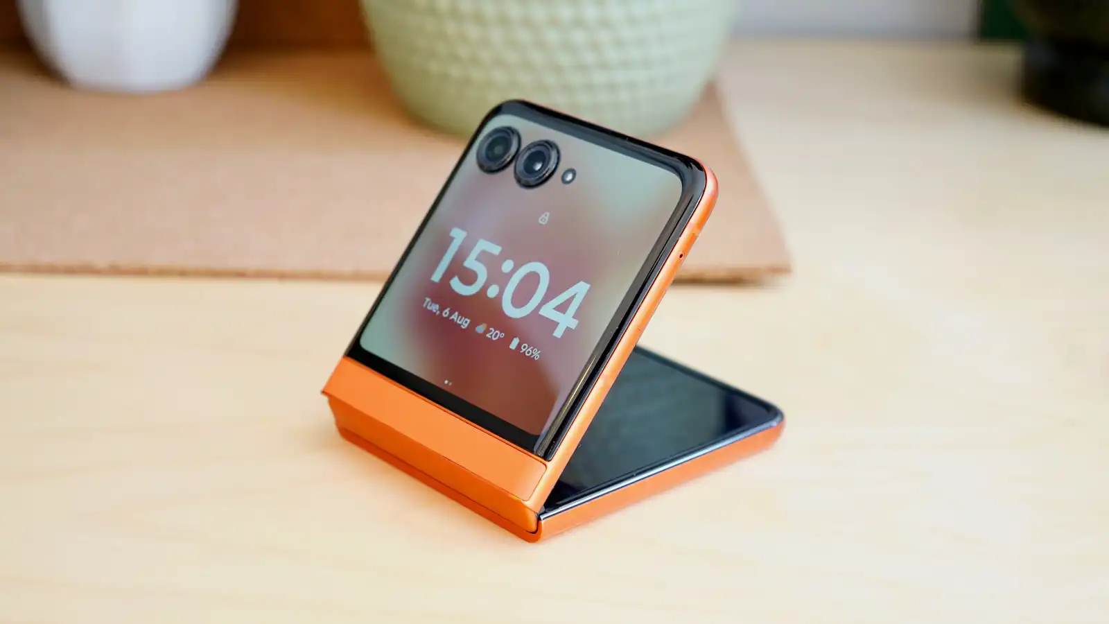 هاتف موتورولا ريزر 50