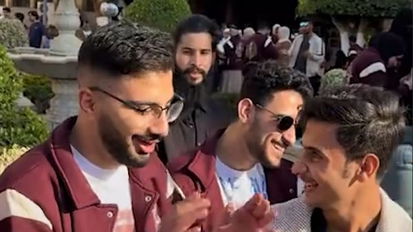 مصر أم الدنيا.. احتفال طلاب عراقيين بتخرجهم من كلية طب القصر العيني