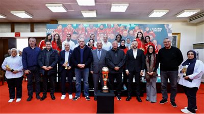 مجلس إدارة النادي الأهلي يُكرم سيدات السلة بعد الفوز ببطولة إفريقيا